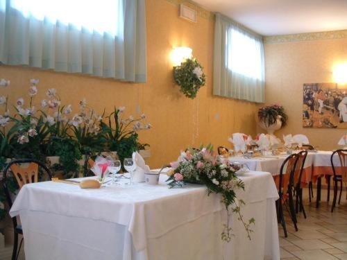 Airone Hotel Reggio Emilia Bagian luar foto